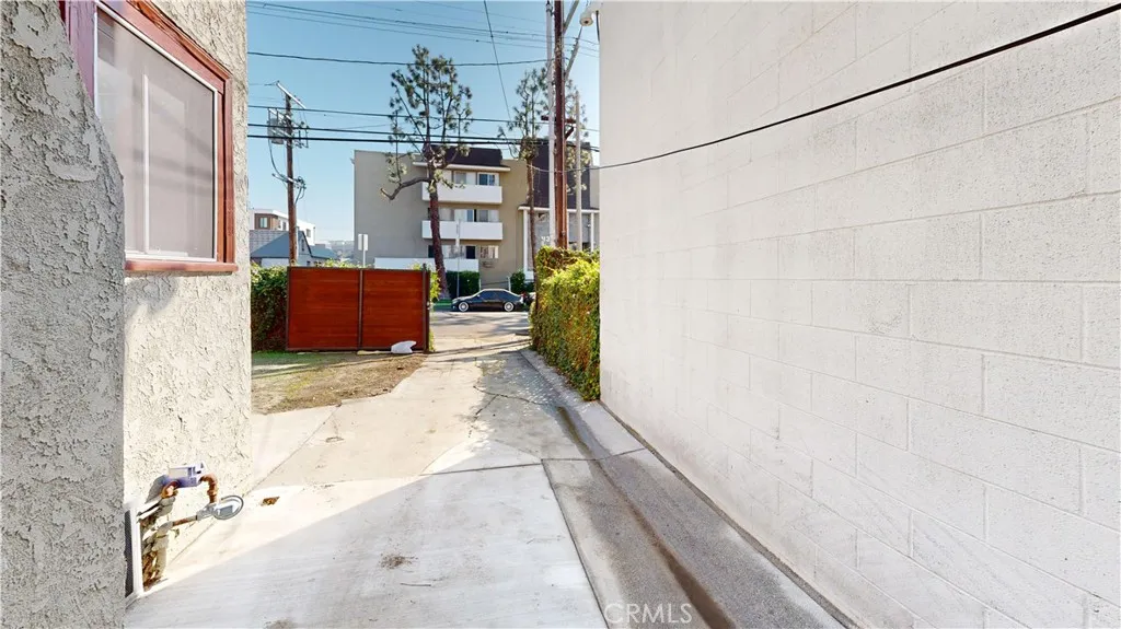 1143 N Sycamore Avenue, Los Angeles, California 90038 home-pic-8